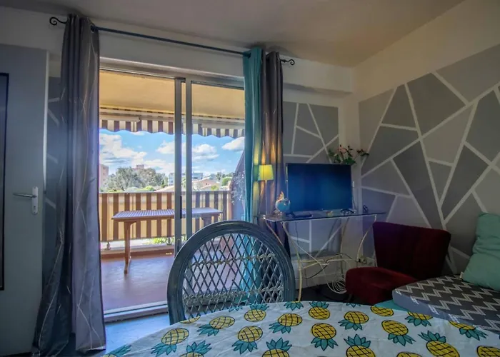 Cosy 35 M2 With Balcony In A Quiet Residence